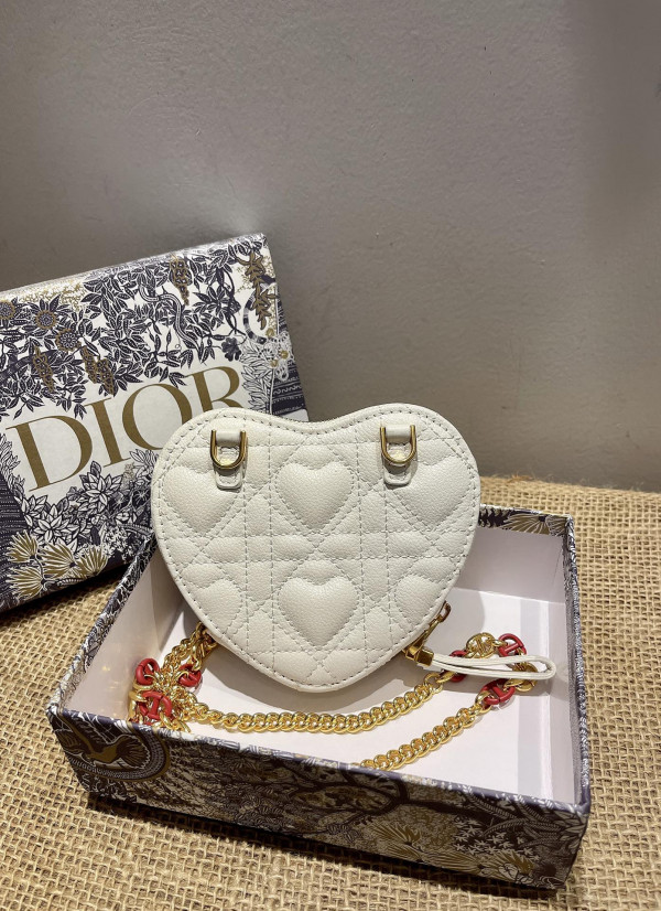 D*or D*oramour caro heart pouch with chain