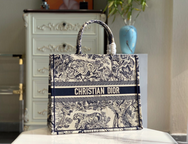 large D*or book tote