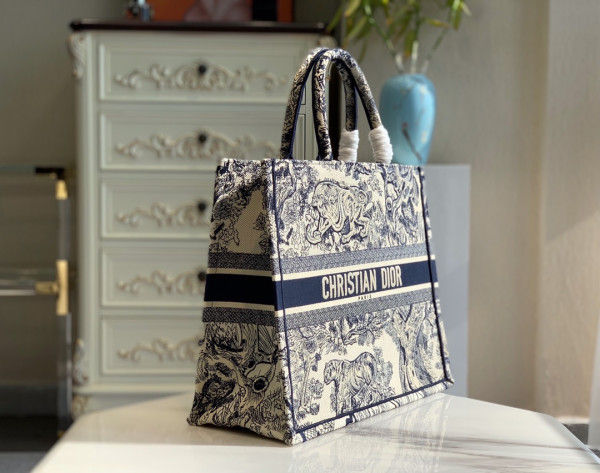 large D*or book tote