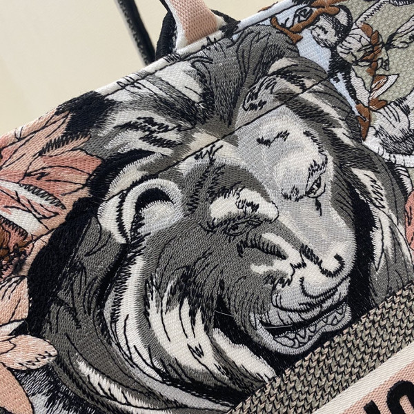 large D*or book tote