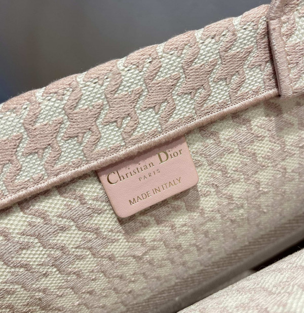 large D*or book tote