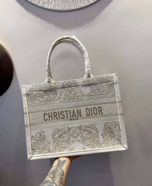 medium D*or book tote