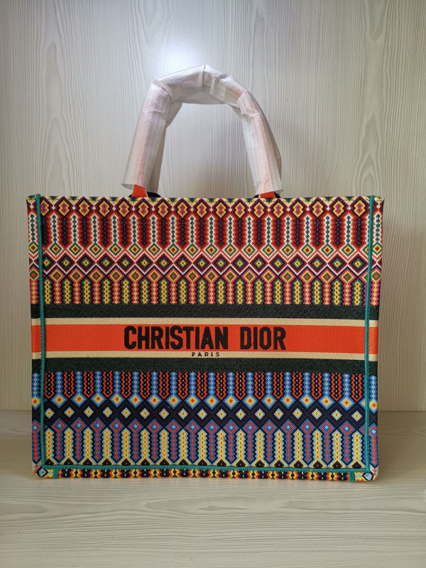 large D*or book tote