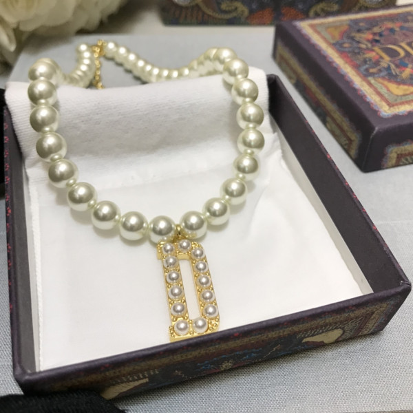 D*or dio(r)evolution necklace