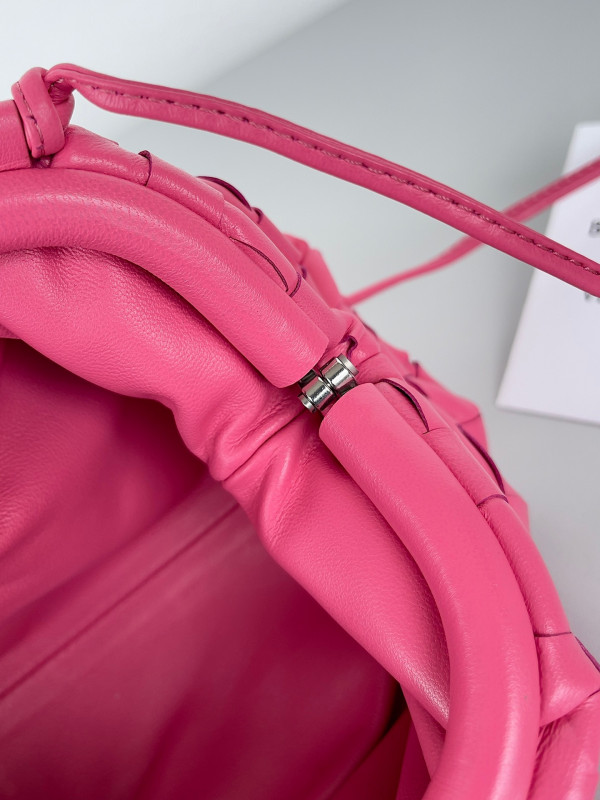 Bo*te*ga ve*ne*ta mini pouch