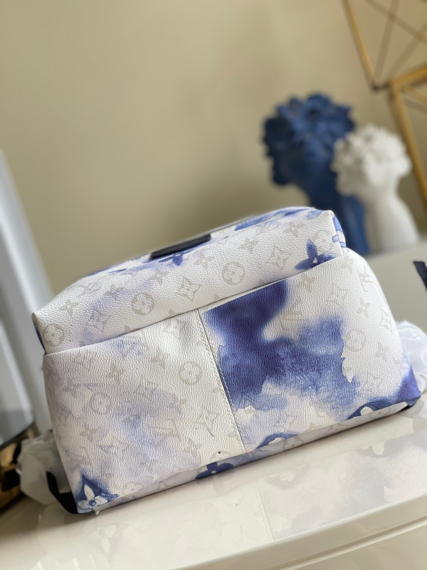 l**is V*t*n discovery backpack