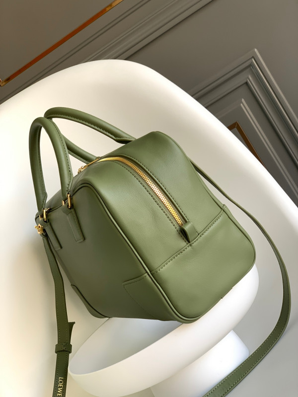 LOEWE Amazona 28 bag