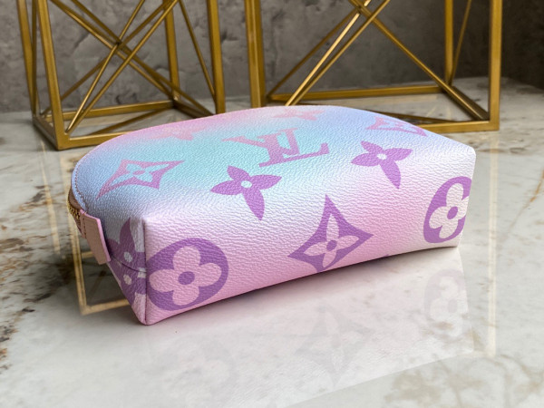 l**is V*t*n cosmetic pouch