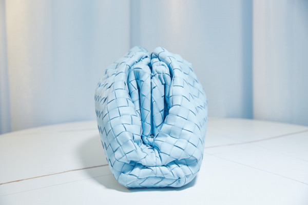 Bo*te*ga ve*ne*ta pouch