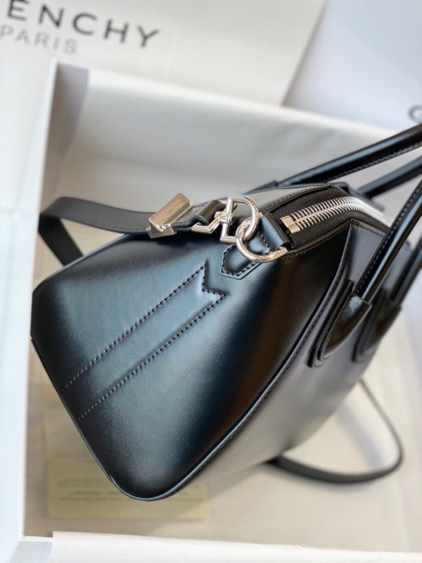 GIVENCHY ANTIGONA MINI/SMALL/MEDIUM IN SMOOTH LEATHER