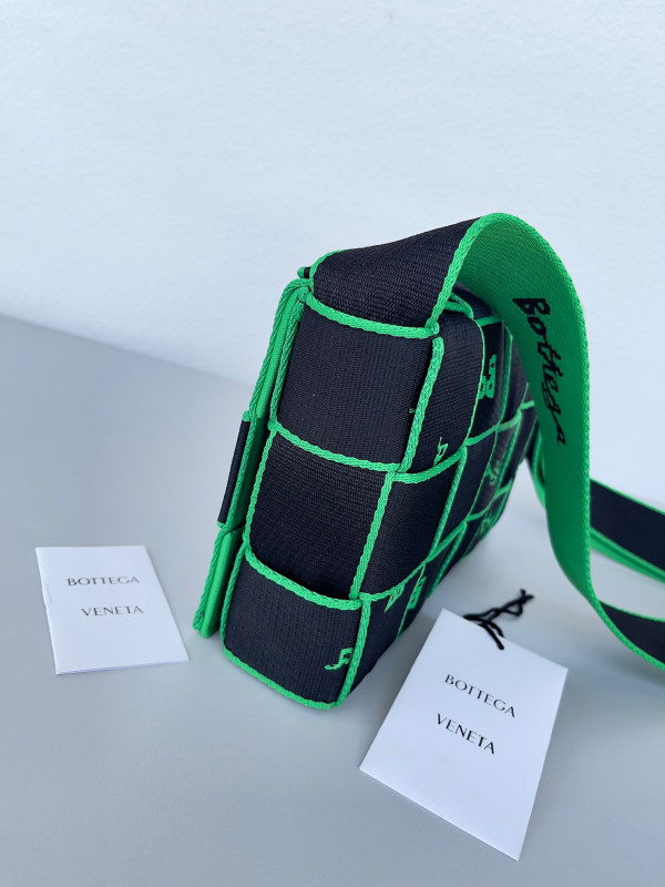 Bo*te*ga ve*ne*ta webbing