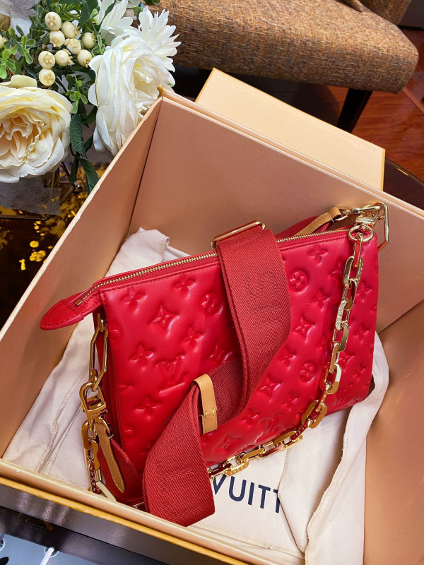 l**is V*t*n coussin pm