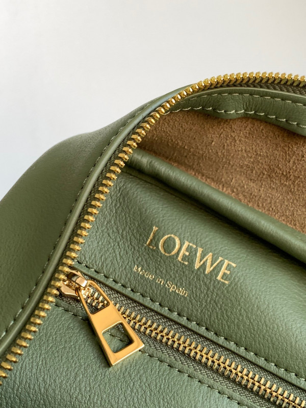 LOEWE Amazona 28 bag