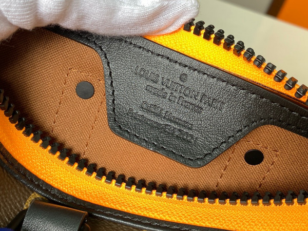 l**is V*t*n keepall xs