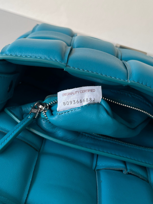 Bo*te*ga ve*ne*ta cassette