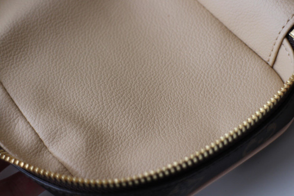 l**is V*t*n toiletry bag