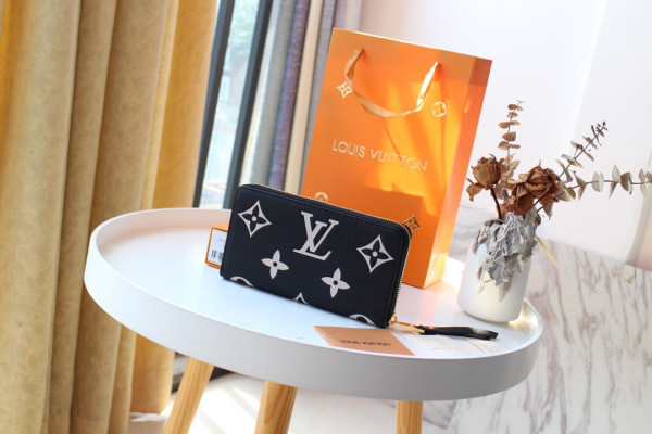 l**is V*t*n zippy wallet