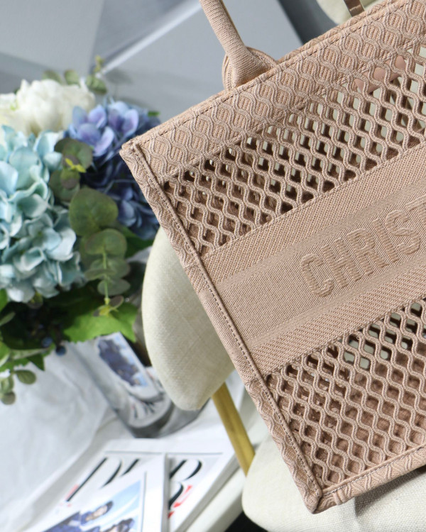 medium D*or book tote