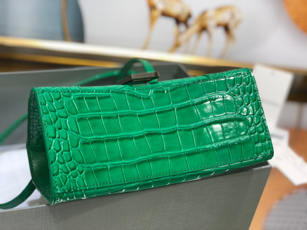 Ba*len*cia*ga hourglass