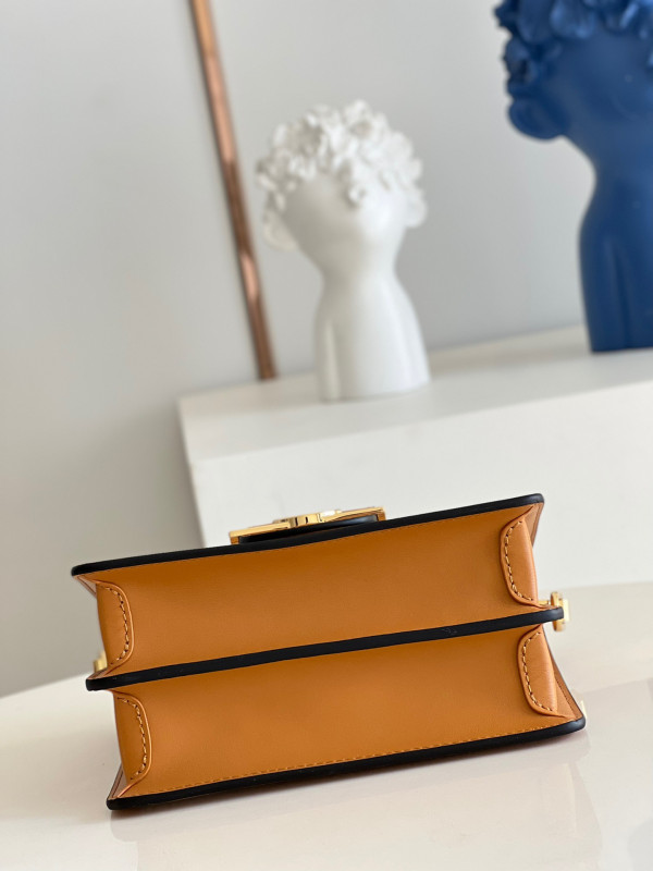 l**is V*t*n dauphine mini