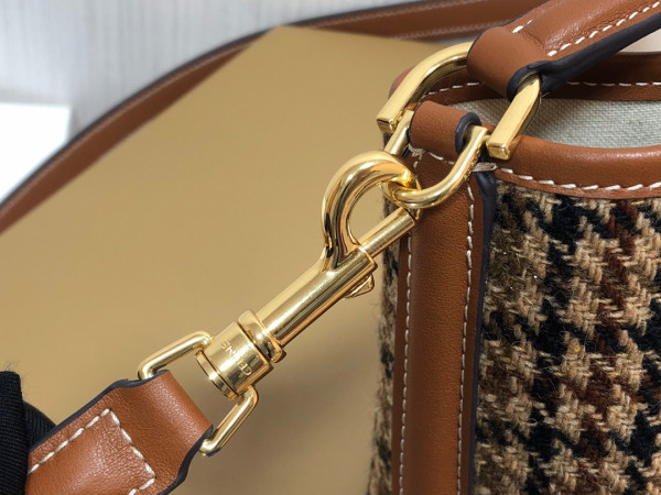 Ce**e teen bucket 16