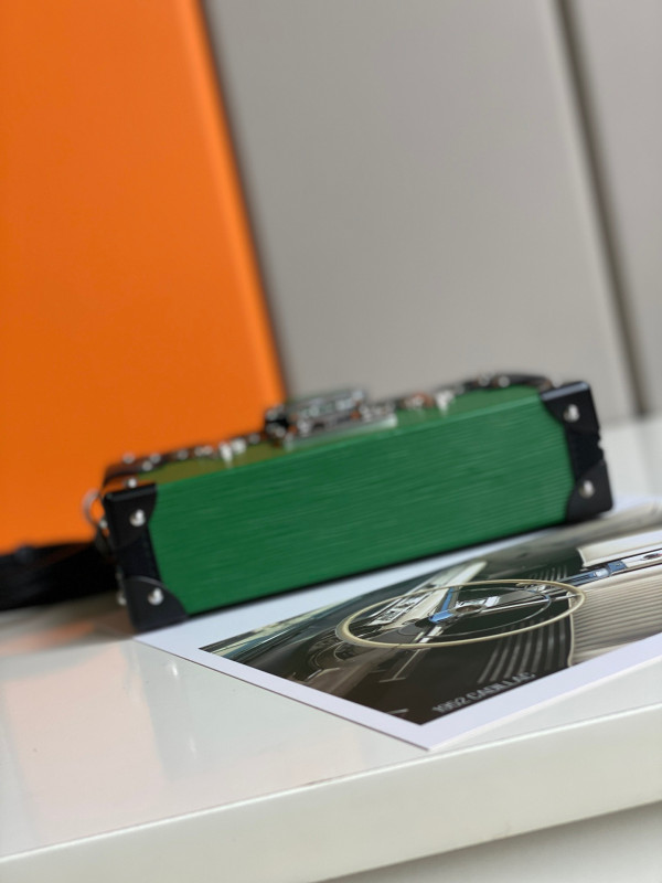 l**is V*t*n petite malle