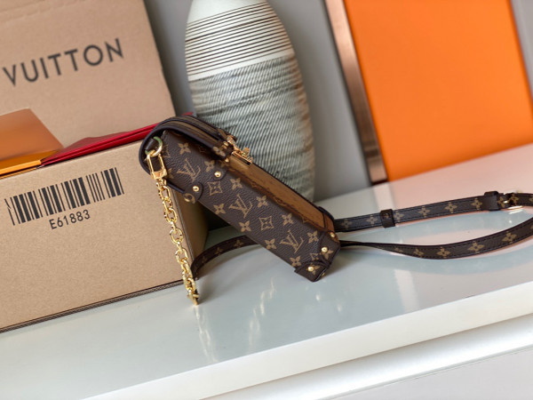 l**is V*t*n vertical trunk pochette