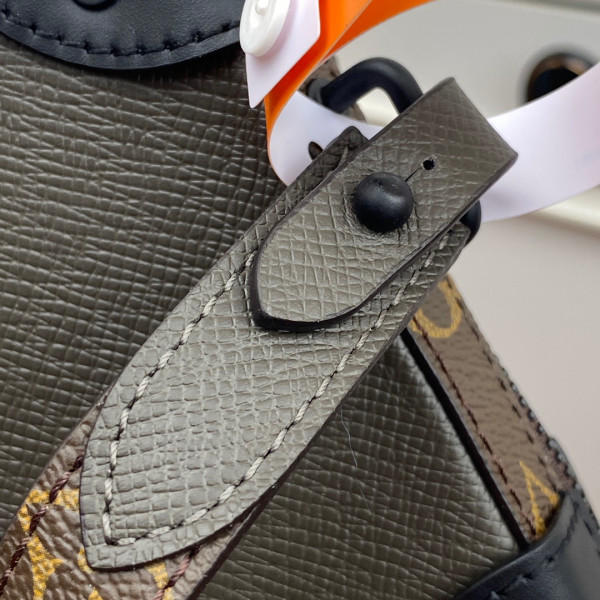 l**is V*t*n soft trunk wallet