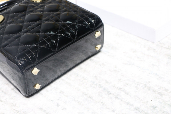 lady D*or mini with cow patent leather