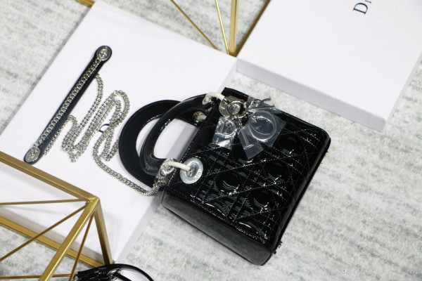 lady D*or mini with cow patent leather