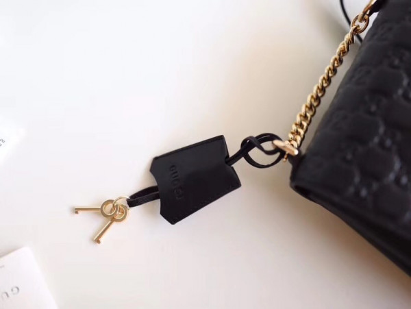 G*u*i padlock signature backpack