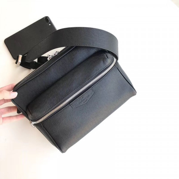 l**is V*t*n outdoor messenger pm