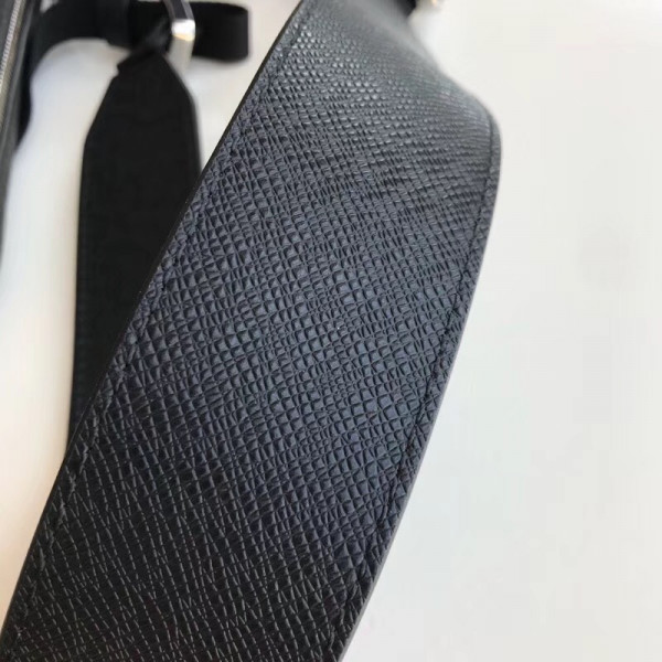 l**is V*t*n outdoor messenger pm