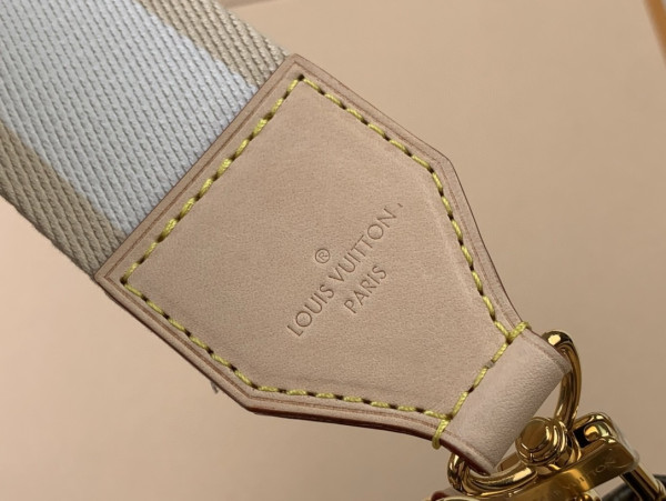 l**is V*t*n vibe bag-25*15*8cm