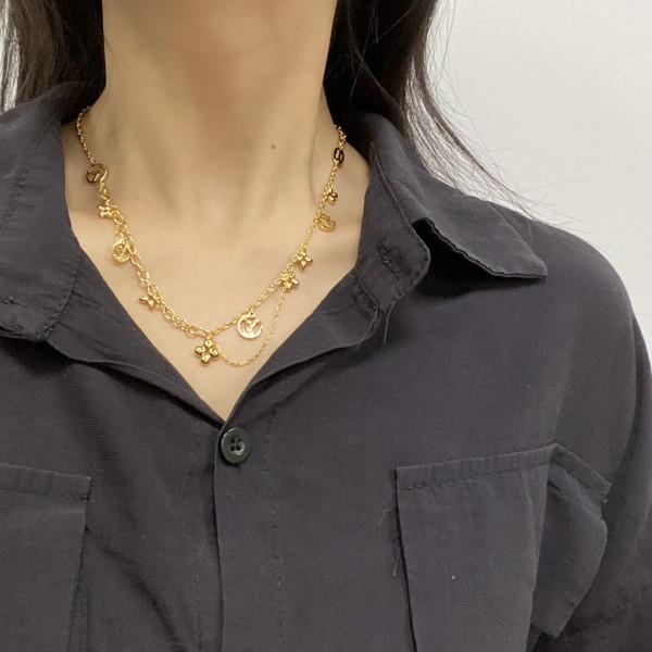 l**is V*t*n necklace