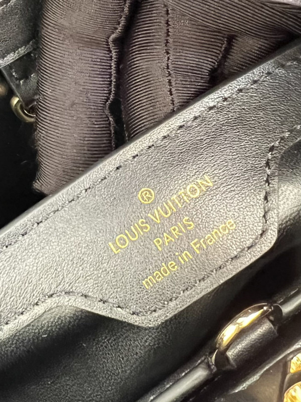 l**is V*t*n capucines mm