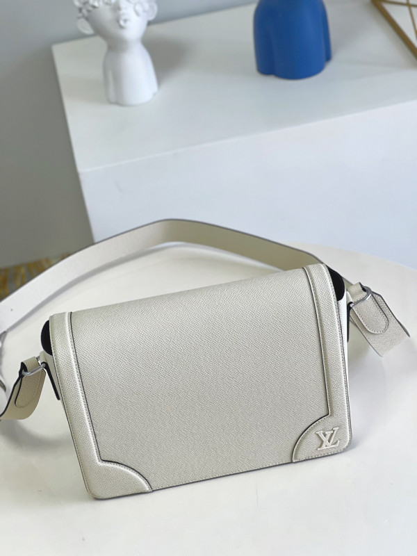 l**is V*t*n new flap messenger