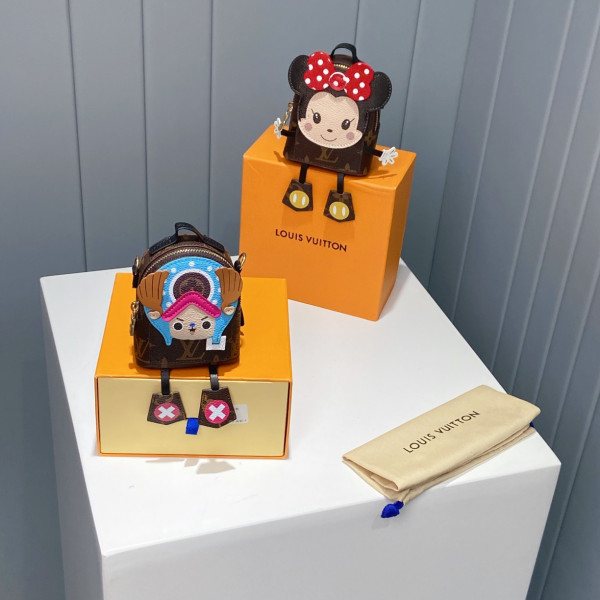 l**is V*t*n bag charm