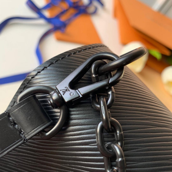 l**is V*t*n twist mm