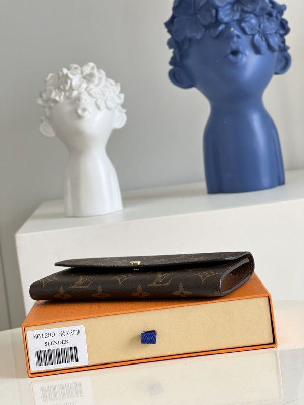 l**is V*t*n emilie wallet