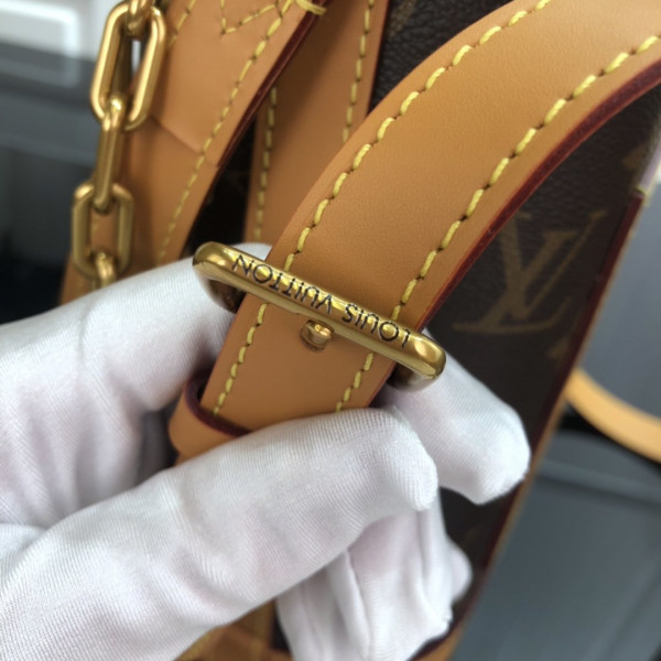 l**is V*t*n chalk bag