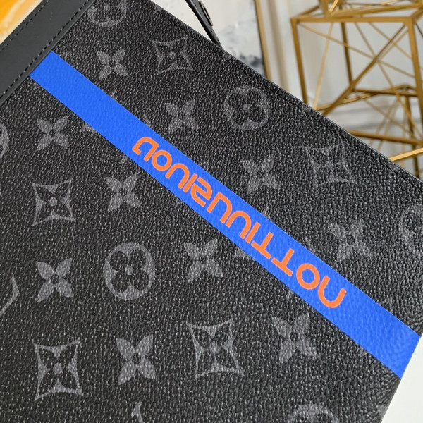 l**is V*t*n pochette voyage