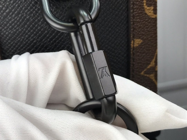 l**is V*t*n soft trunk