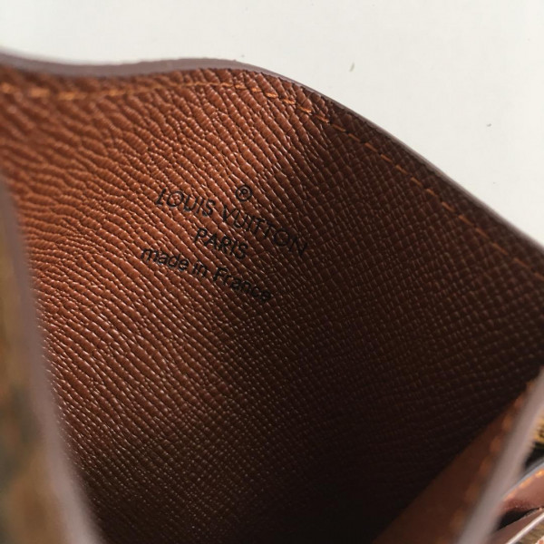 l**is V*t*n bandouliere 50double card holder