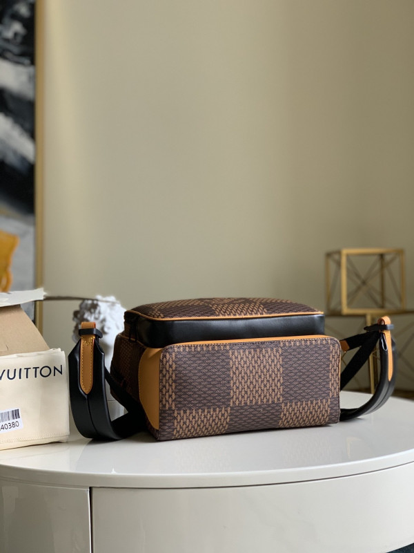 l**is V*t*n backpack