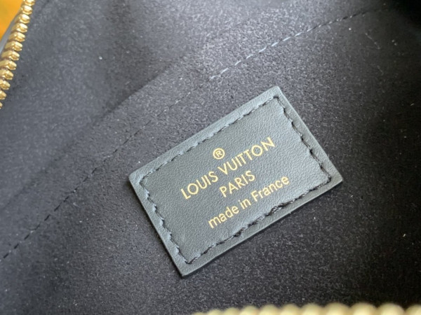 l**is V*t*n petite malle souple