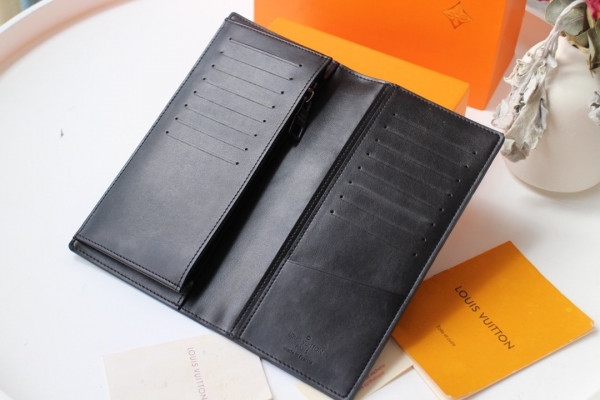 l**is V*t*n brazza wallet