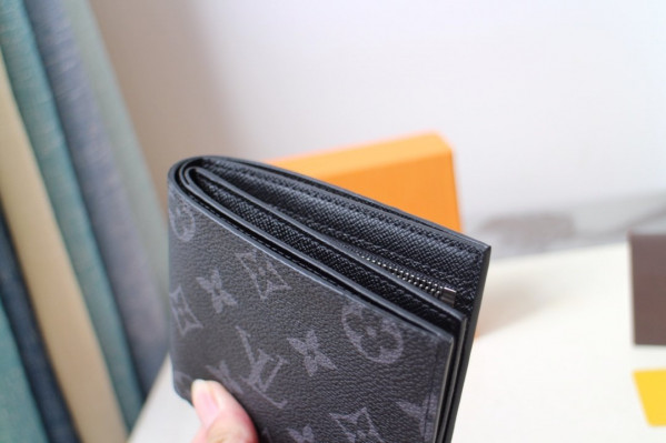 l**is V*t*n amerigo wallet