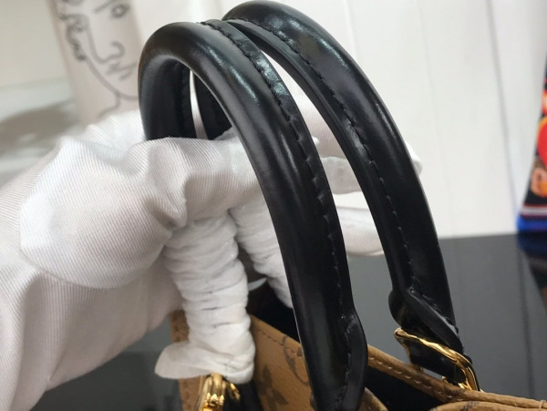 l**is V*t*n petit sac plat