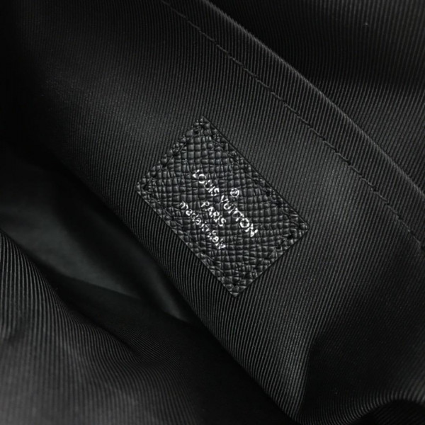 l**is V*t*n outdoor messenger